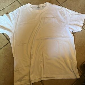 White tee burberry